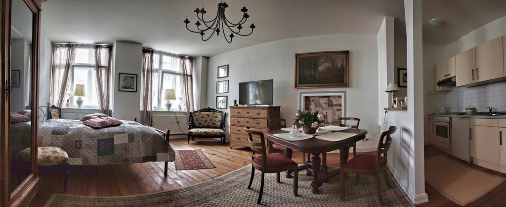 Cafe 28 & Pension Am Markt Висмар Экстерьер фото