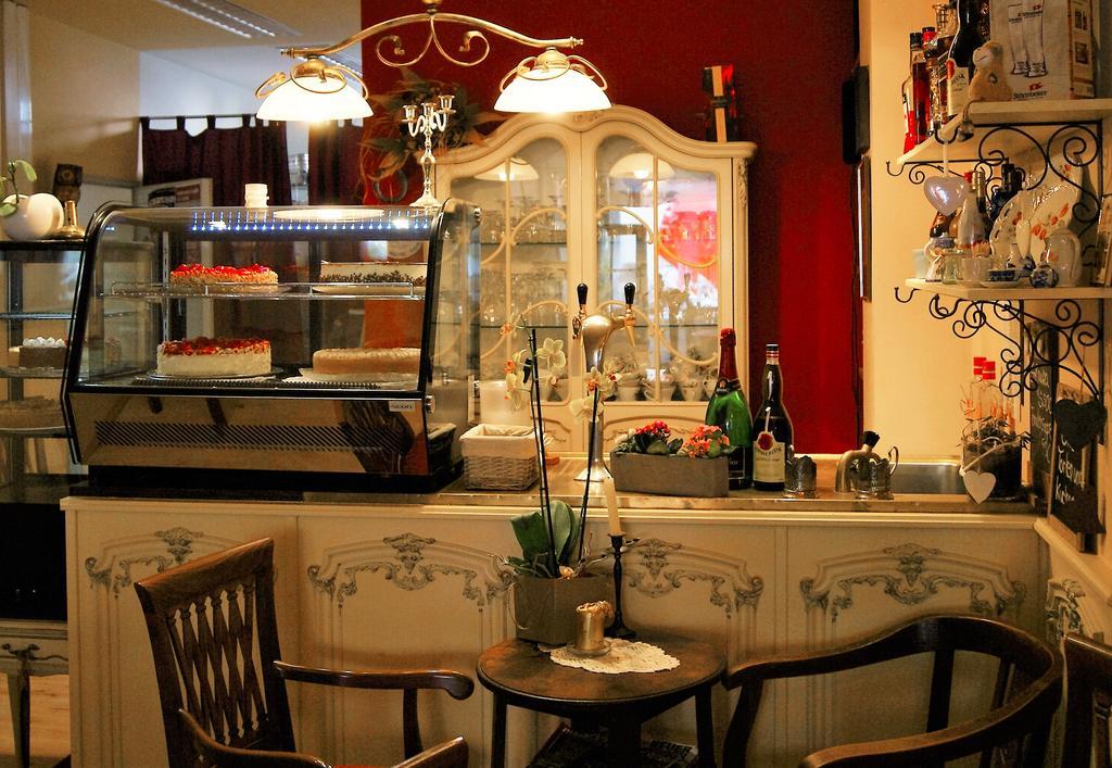 Cafe 28 & Pension Am Markt Висмар Экстерьер фото