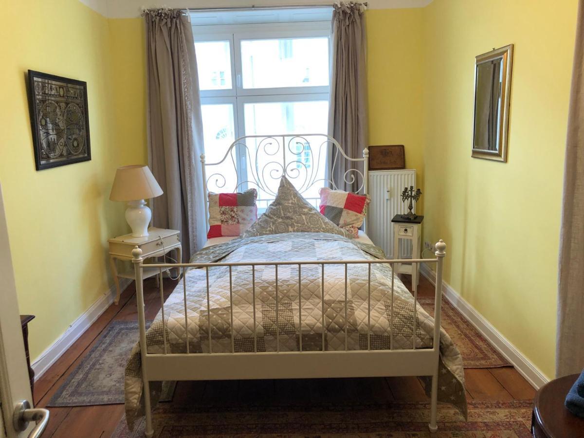 Cafe 28 & Pension Am Markt Висмар Экстерьер фото
